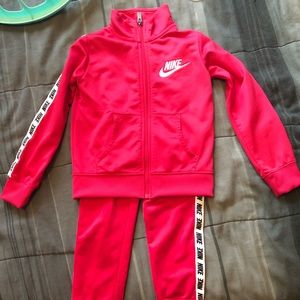 Nike girls 2 piece tracksuit